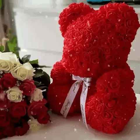 CADOU de Valentine's Day: Ursulet din trandafiri de sapun in cutie cadou, Inaltime 25cm Doimeseriasi.ro
