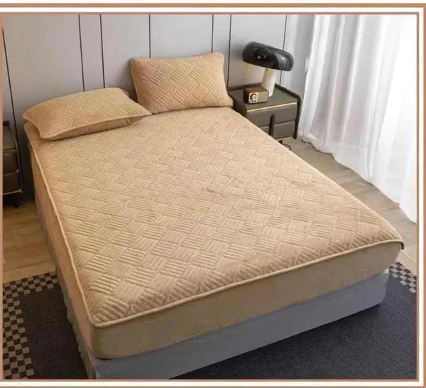 Topper Pentru Saltea, Cu Elastic, Material Tip Catifea, 160 X 200 cm + 2 Fete de Perna CADOU Doimeseriasi.ro