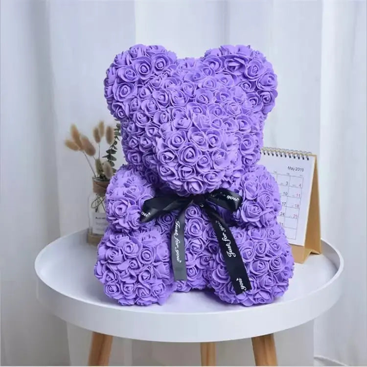 CADOU de Valentine's Day: Ursulet din trandafiri de sapun in cutie cadou, Inaltime 25cm Doimeseriasi.ro