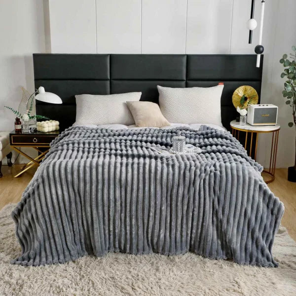 Pătură Cocolino Pufoasă cu Dungi – 200×230 cm, 100% Poliester, Model Uni Glorio