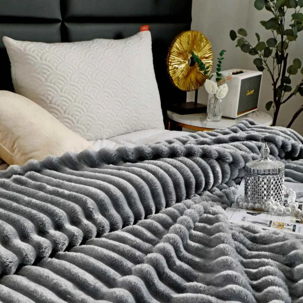 Pătură Cocolino Pufoasă cu Dungi – 200×230 cm, 100% Poliester, Model Uni Glorio