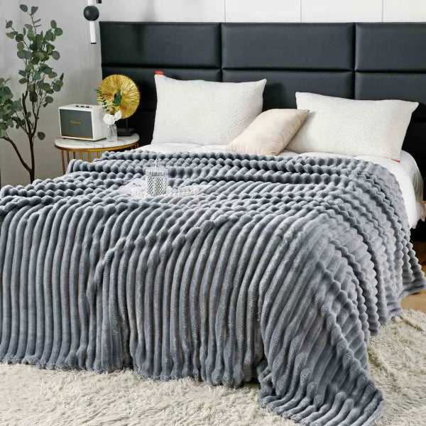 Pătură Cocolino Pufoasă cu Dungi – 200×230 cm, 100% Poliester, Model Uni Glorio