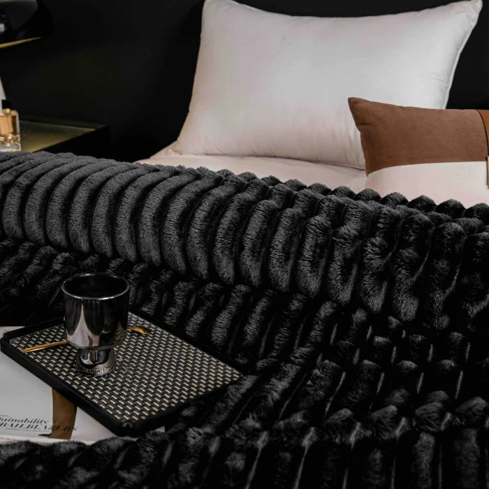 Pătură Cocolino Pufoasă cu Dungi – 200×230 cm, 100% Poliester, Model Uni Glorio