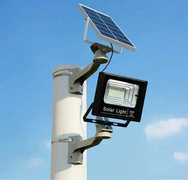 Proiector LED Cu Panou Solar, 300W, Rezistenta La Apa IP66, Control Din Telecomanda Neamtul.ro