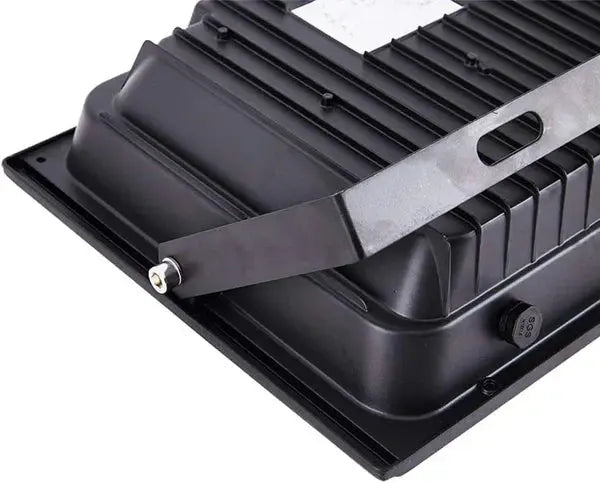 PACHET PROMOTIONAL: Proiector Puternic Si Rezistent La Apa IP66  VELORA 200W + Panou Solar + Telecomanda Si Accesorii,Incarcare Rapida + Accesorii Doimeseriasi.ro
