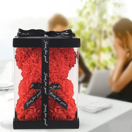 CADOU de Valentine's Day: Ursulet din trandafiri de sapun in cutie cadou, Inaltime 25cm Doimeseriasi.ro